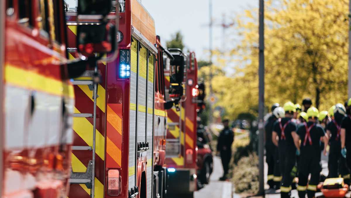 Fire contained to single unit in West Palm Beach, Florida