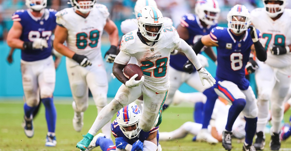 Miami Dolphins Fans Sound Off On De’Von Achane’s Future