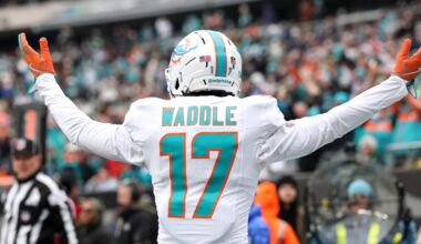 Miami Dolphins News - Dolphins trade Jaylen Waddle to Broncos
