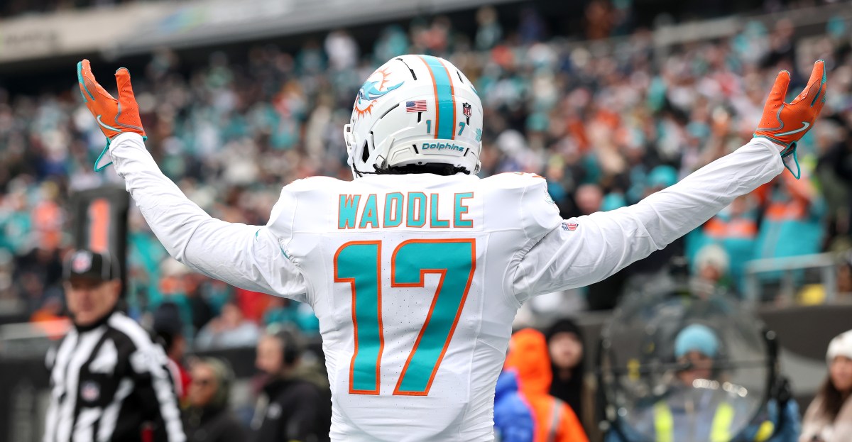Miami Dolphins News - Dolphins trade Jaylen Waddle to Broncos