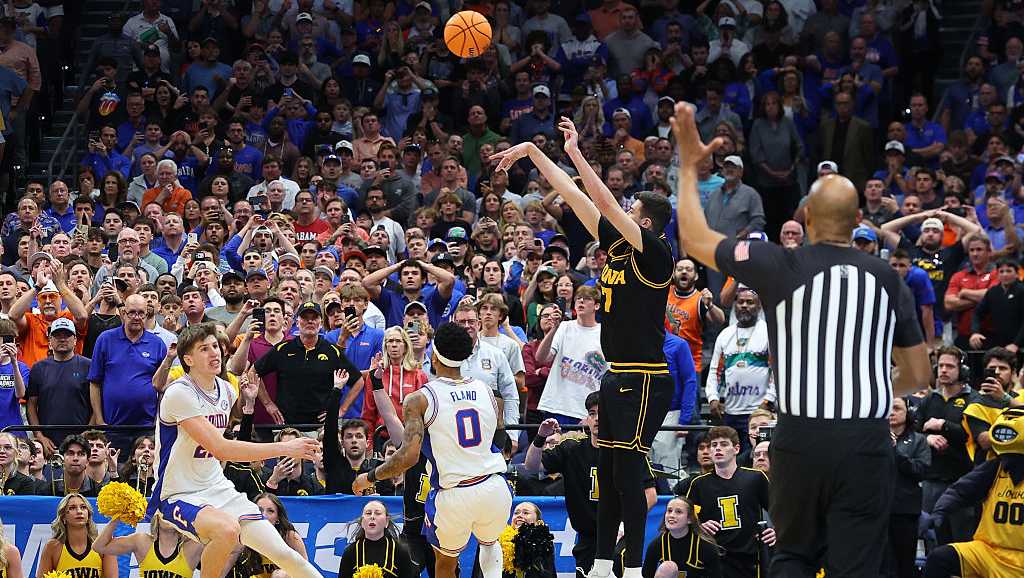 Hawkeyes take down reigning champs Gators