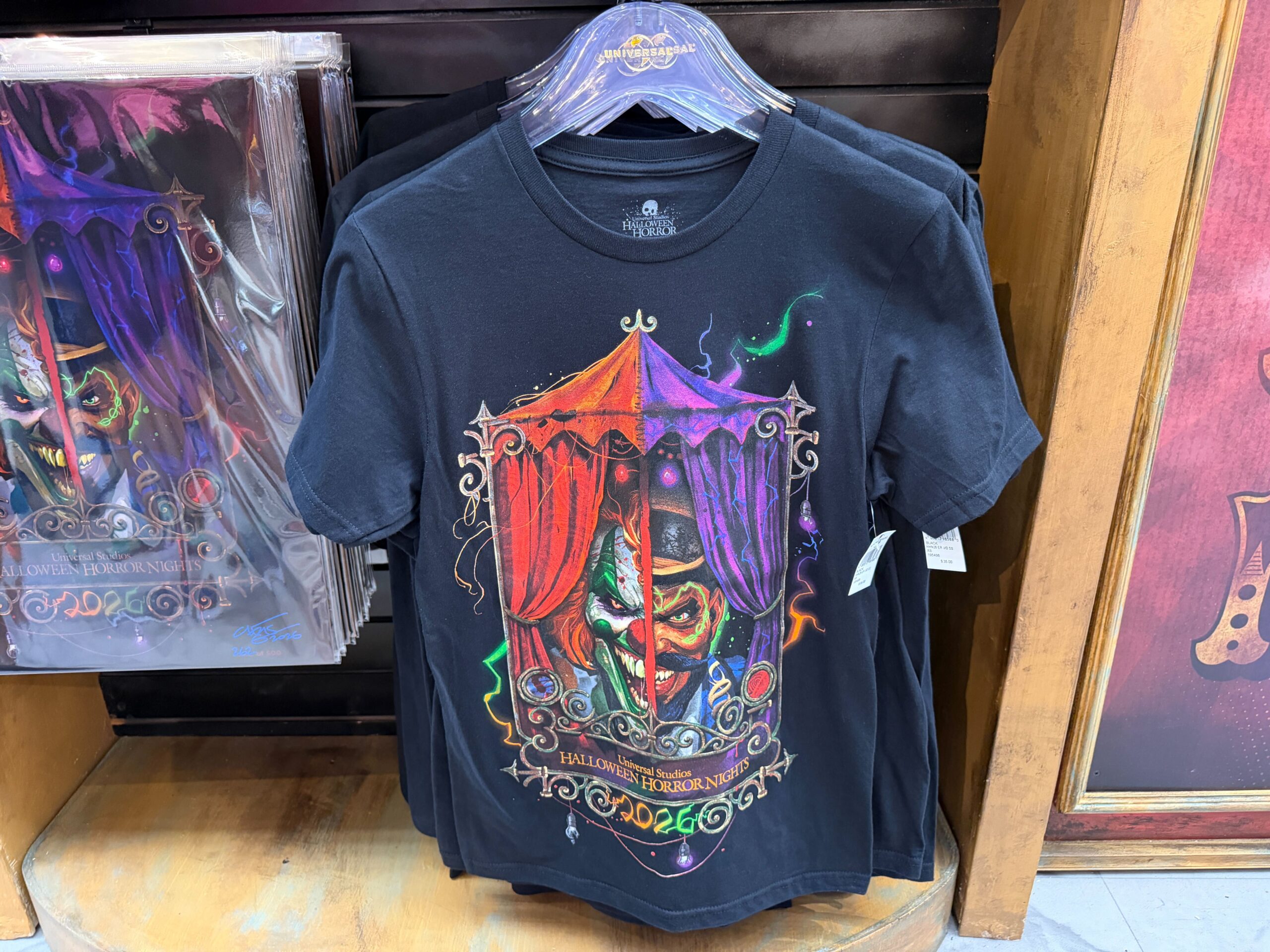 This black t-shirt has the same design as the magnet.