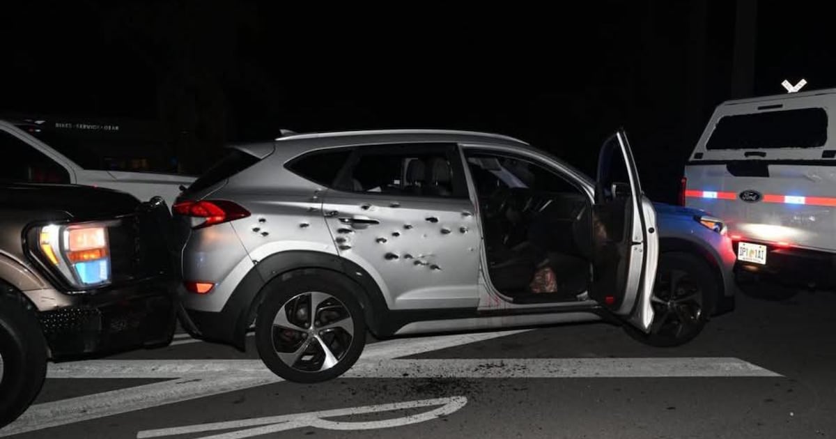 Ex-neurosurgeon wounded in shootout with U.S. Marshals in Florida