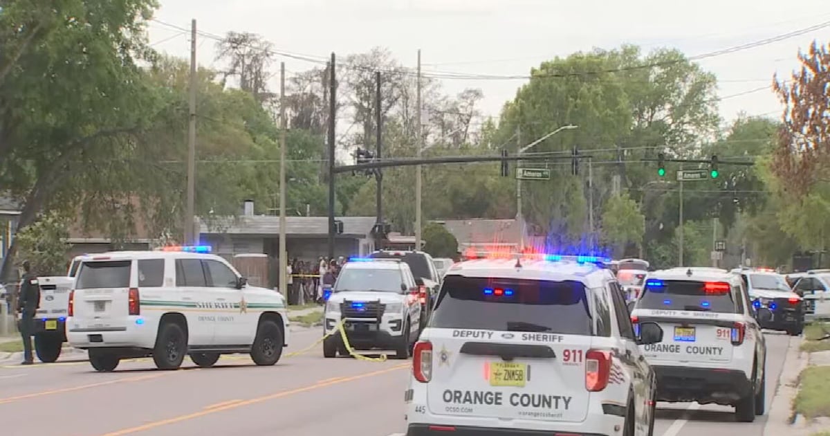 Law enforcement serves warrant, blocks off area in Orange County – WFTV