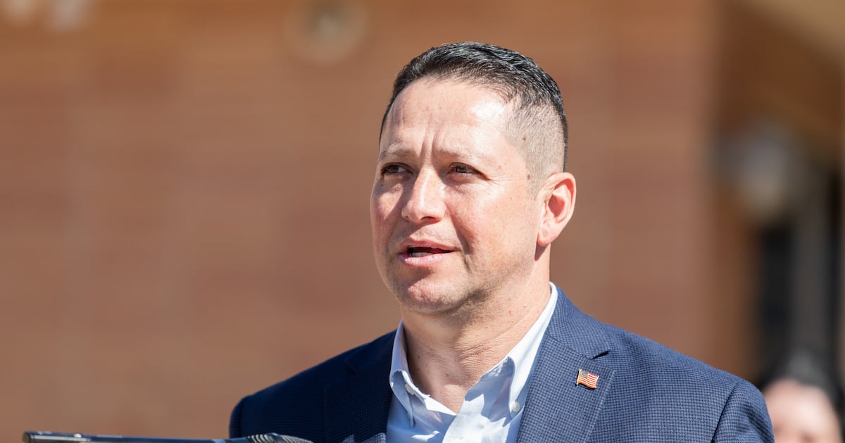 House Republican leaders urge Gonzales to end reelection bid