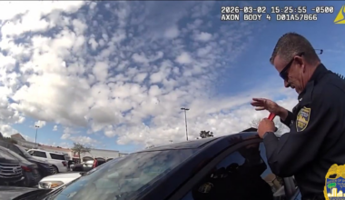 JSO officers rescue toddler locked inside car at River City Marketplace – Action News Jax