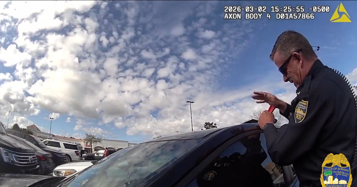 JSO officers rescue toddler locked inside car at River City Marketplace – Action News Jax
