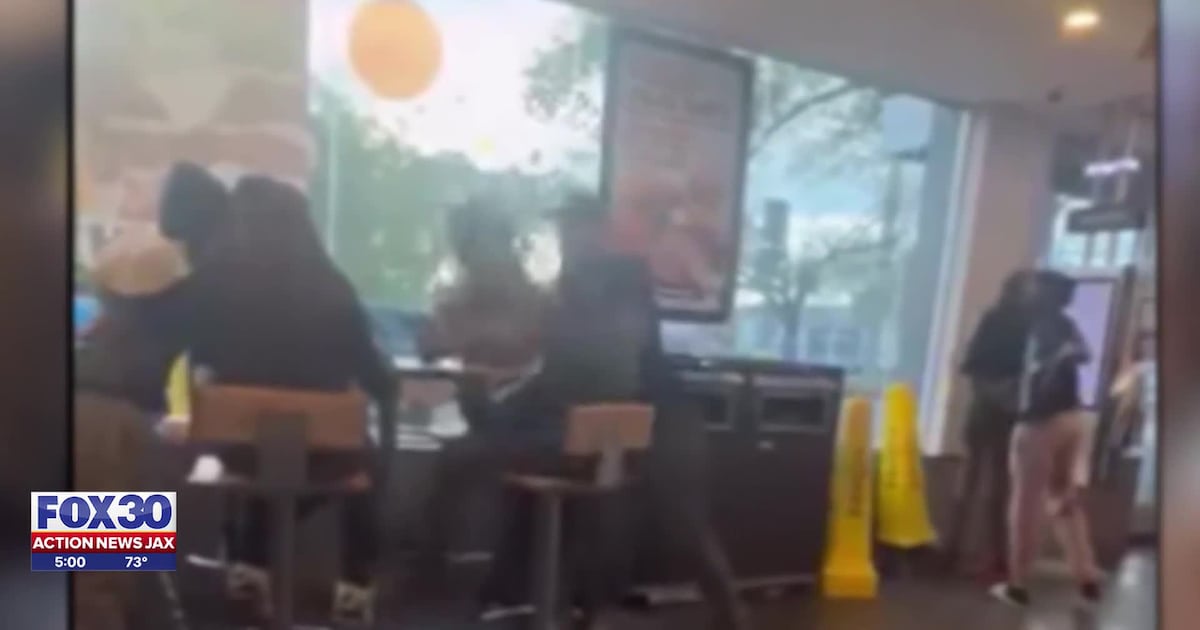 JSO officer punches teen during dispersal of ‘Teen Takeover’ – Action News Jax