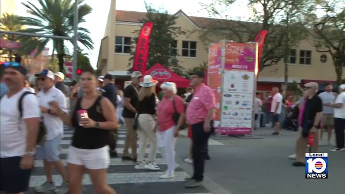 Carnaval on the Mile fills Miracle Mile with music, art and food