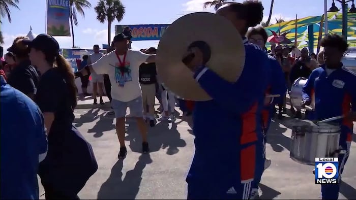 Thousands gather for Florida AIDS Walk & Music Festival in Fort Lauderdale