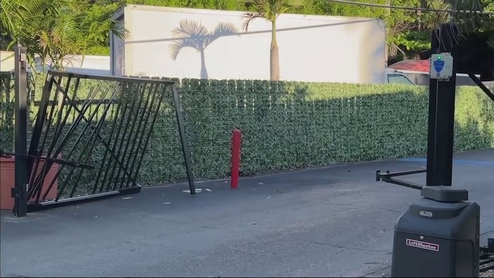 Witnesses describe crash into river injuring 2 in Fort Lauderdale