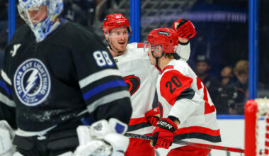 Martinook breaks tie in 3rd, Hurricanes edge Lightning