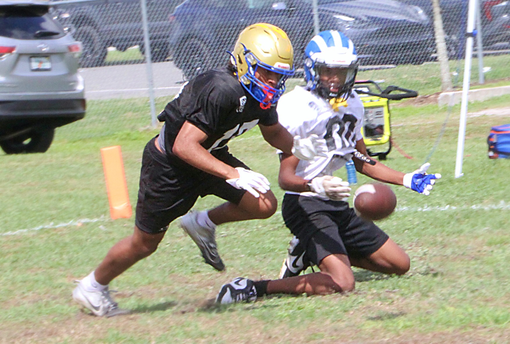 Gateway 2028 defensive back Johnny Reyes defends against Apopka's 2027...