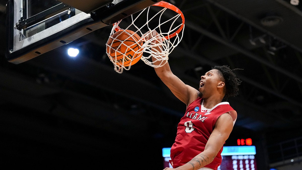 Eian Elmer throws down a dunk