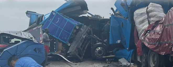 Turnpike shutdown in Martin County after major accident involving tractor-trailers and multiple cars turnpike shutdown in martin county after major accident involving tractor-trailers and multiple cars