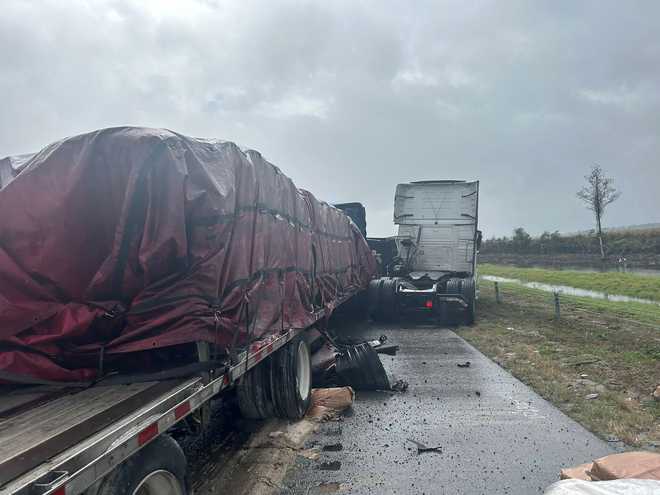 Turnpike shutdown in Martin County after major accident involving tractor-trailers and multiple cars turnpike shutdown in martin county after major accident involving tractor-trailers and multiple cars