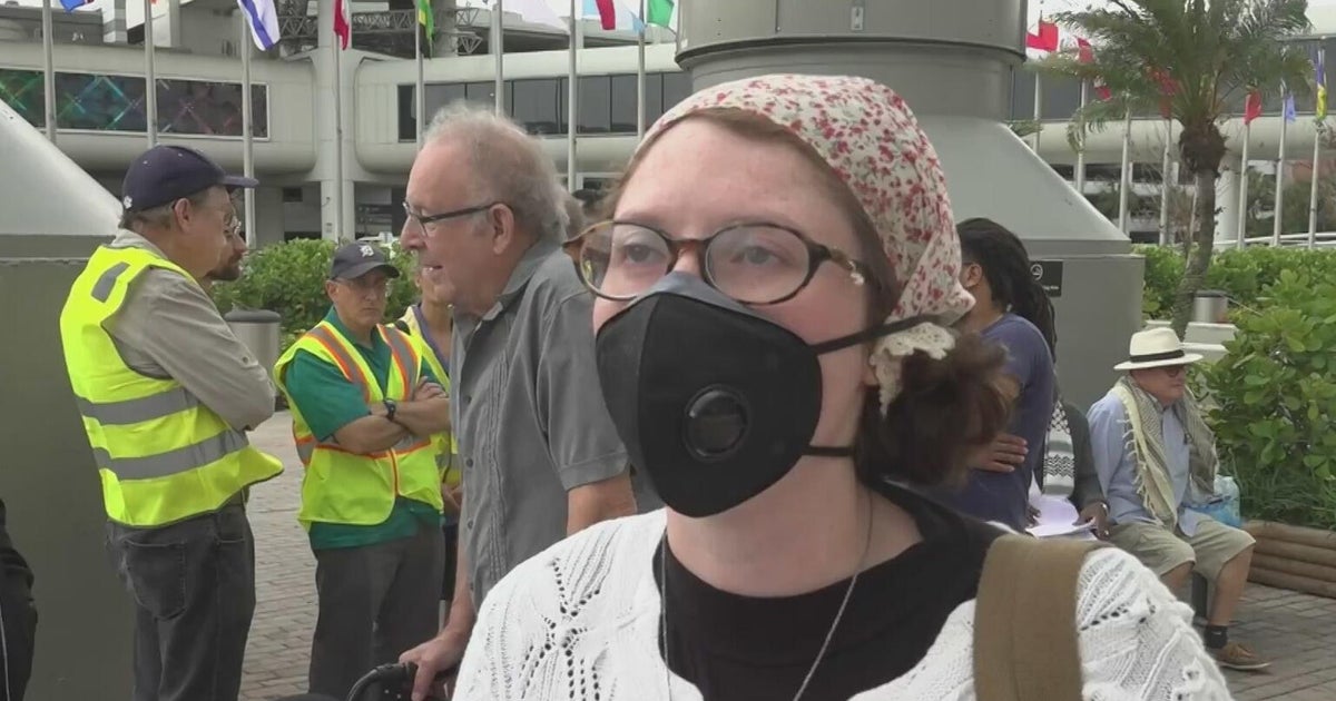 Protesters in Miami demand end to U.S. oil blockade as Cuba faces growing crisis