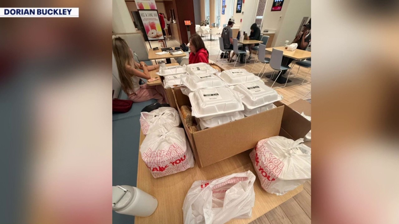 Students try to feed homeless with meal plans