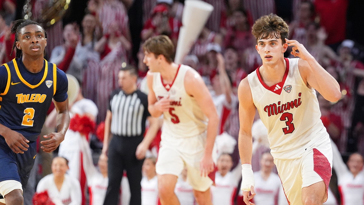 Luke Skaljac makes a basket