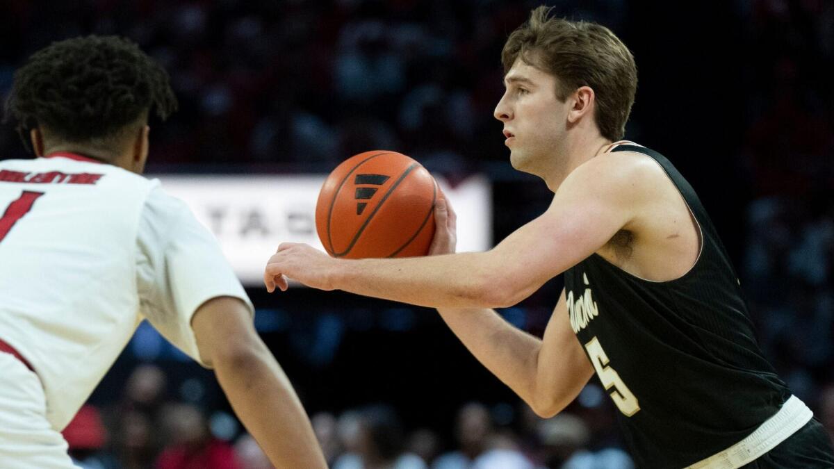 UMass vs. Miami (Ohio) prediction, odds, spread, time: 2026 MAC Tournament picks from proven model