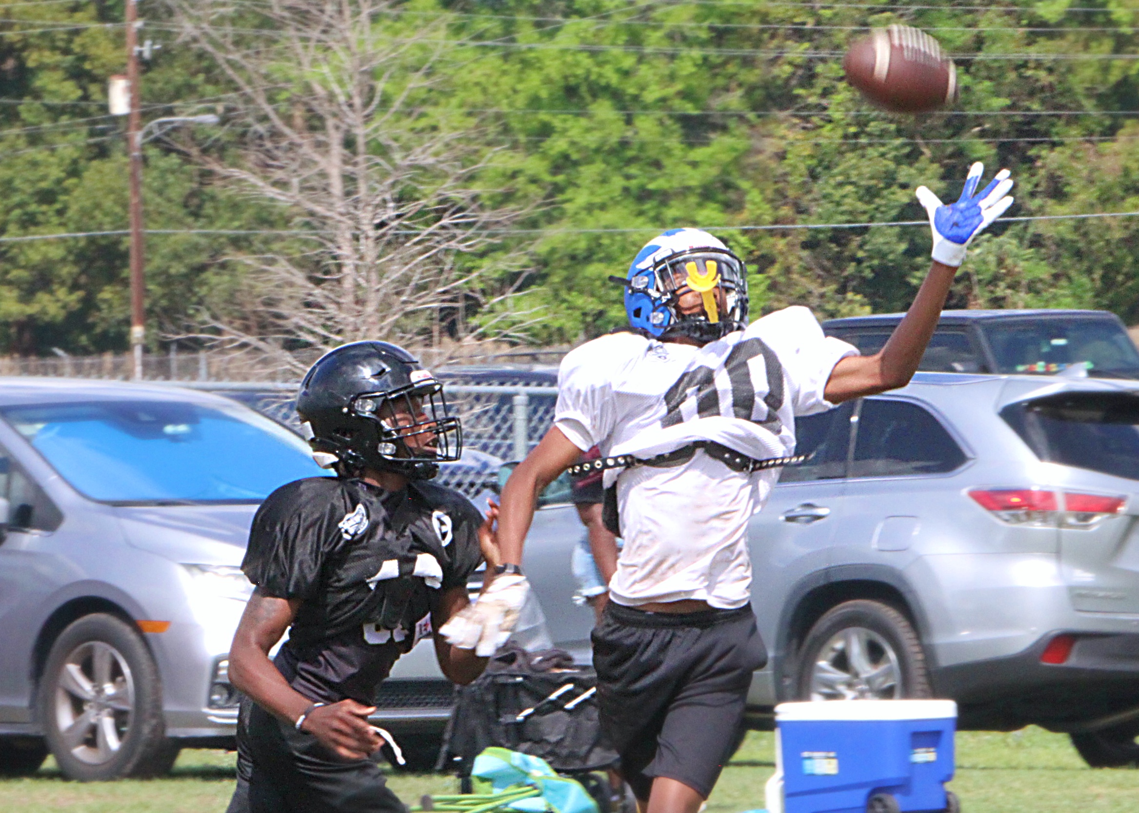Ocoee's Reginald Taylor defends Apopka's Aiden Bolden at the Real...