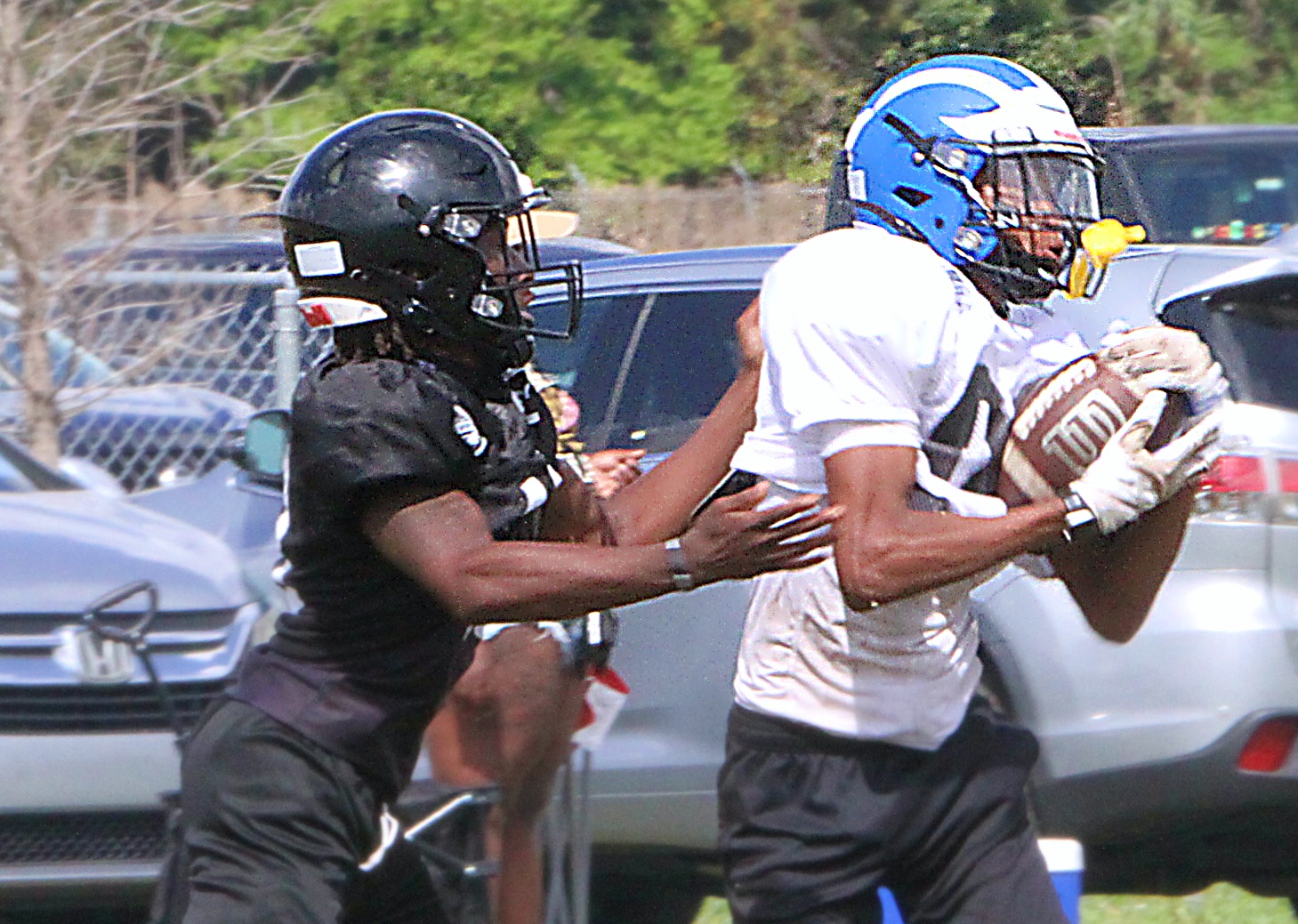 Ocoee's Reginald Taylor defends Apopka's Aiden Bolden at the Real...