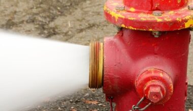 Tampa Intersection Floods After Vehicle Crashes Into Fire Hydrant: Police