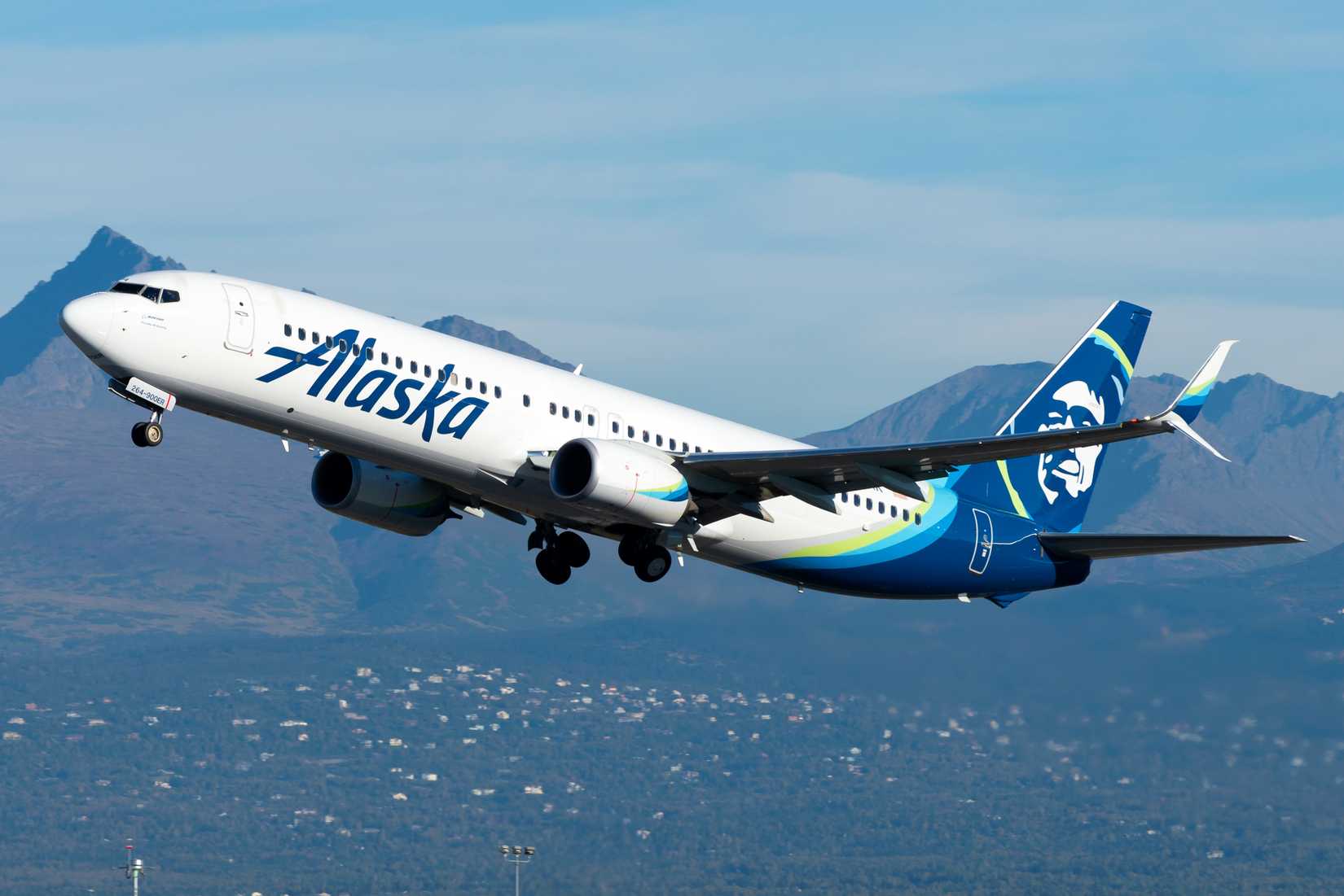 Alaska Airlines Boeing 737-900ER Taking Off
