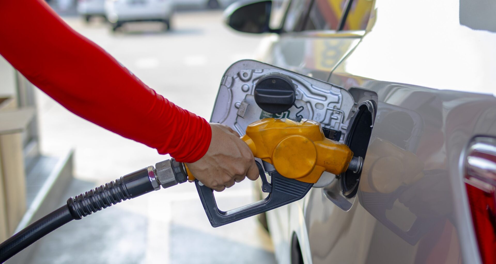 Florida Democrats call for state to suspend gas tax as war in Iran causes pump prices to spike