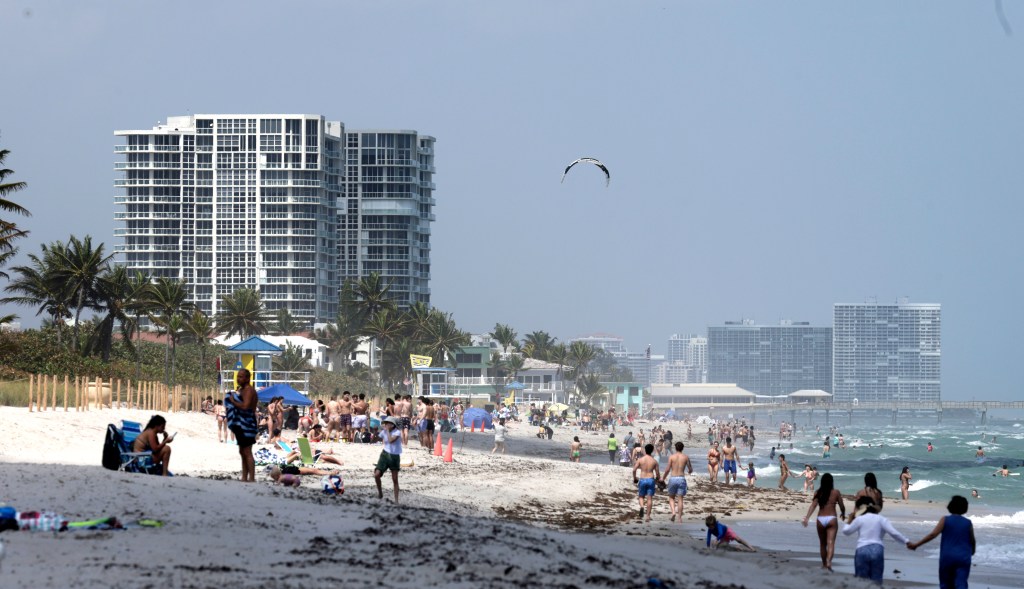 Plan to allow boats closer to shoreline sparks debate in Hollywood