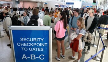 Frankel, with help from TSA veteran, urges vote to restore airport worker paychecks – Sun Sentinel