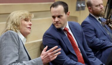 White House drug control adviser checks in on Broward court