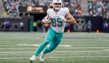Dolphins re-sign tight end Greg Dulcich