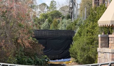 The bridge between The Wizarding World of Harry Potter and Jurassic Park is now completely covered by scaffolding and scrim. There are dams in the lake to keep the water levels around the bridge low.