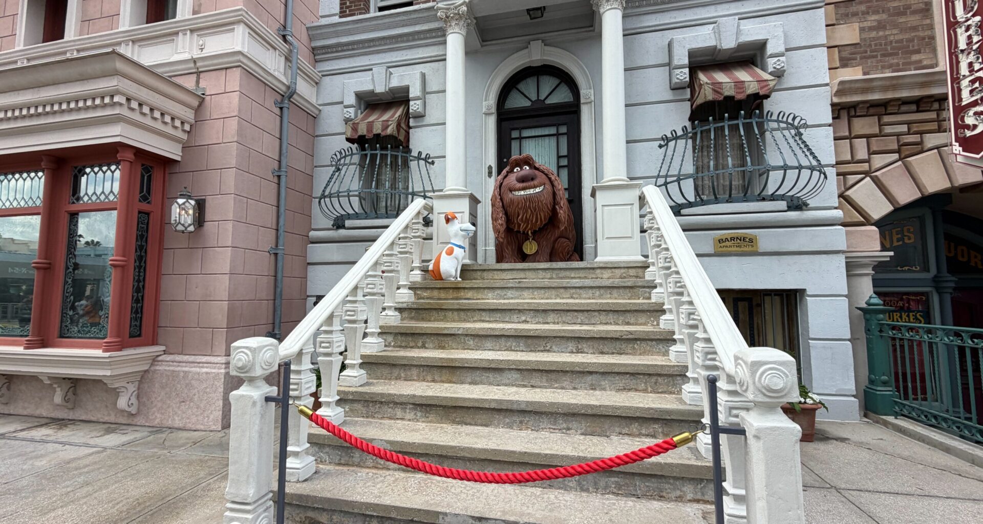 Figures of Max and Duke from