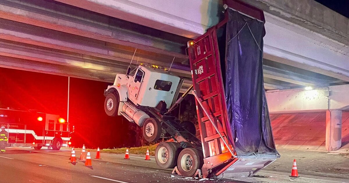 Southbound lanes reopen after dump truck hits I-95 overpass