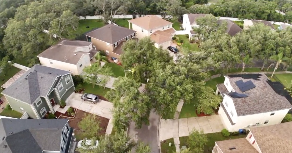 Mortgage rates drop below 6% for the first time since 2022