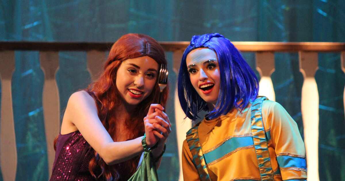 At Bishop Verot High, acting students rehearse the choreography of quick costume changes | WGCU News