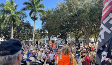 More than 3,000 No Kings III rallies planned Saturday, 16 at Southwest Florida locations | WGCU News