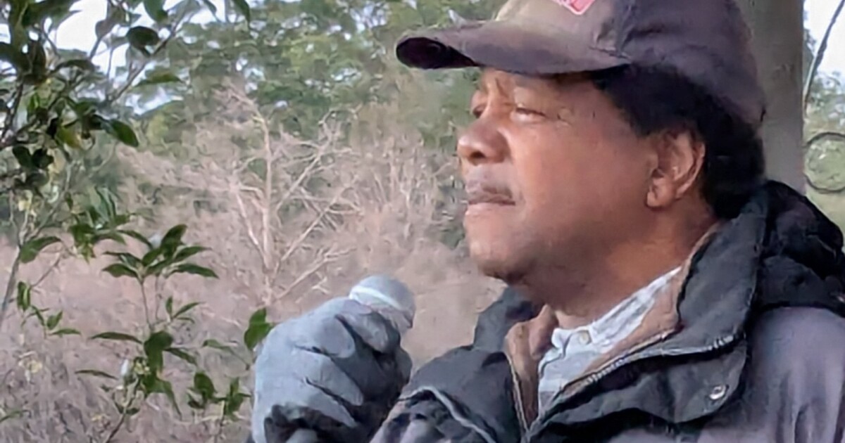 Local elected leaders urge state agencies to help solve a water pollution problem