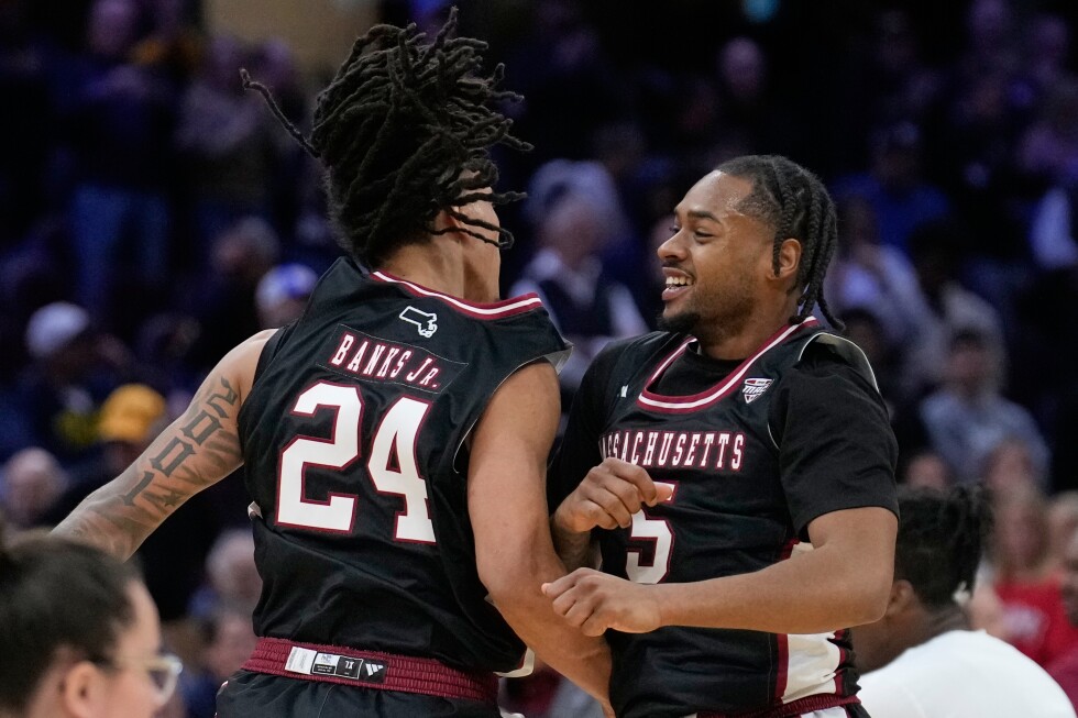 No. 20 Miami (Ohio) dealt 1st loss by UMass in MAC Tournament, 87-83