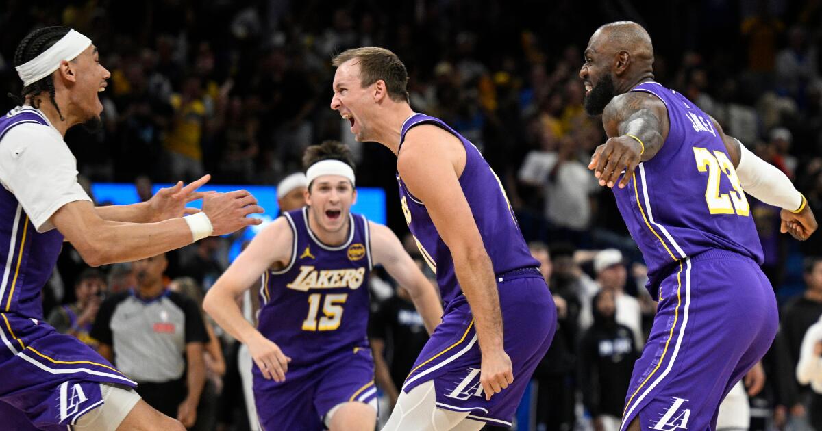 Luke Kennard sinks last-second three as Lakers win ninth straight