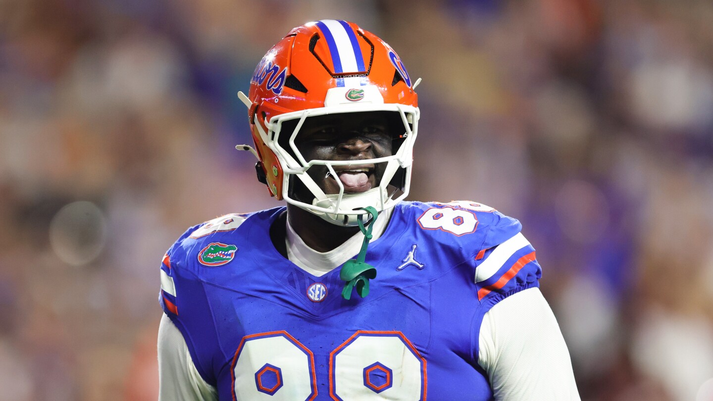 Florida DT Caleb Banks broke his foot at combine