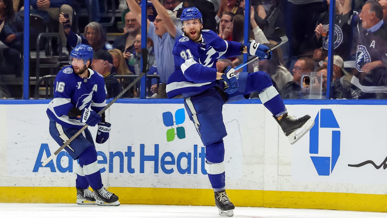 Lightning surge past Wild, gain ground in Atlantic race