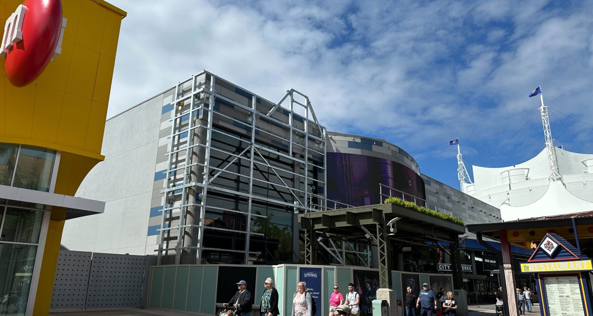 Construction walls and planters continue to block the entrance to Level99. The walls are decorated with concept art for the upcoming location.