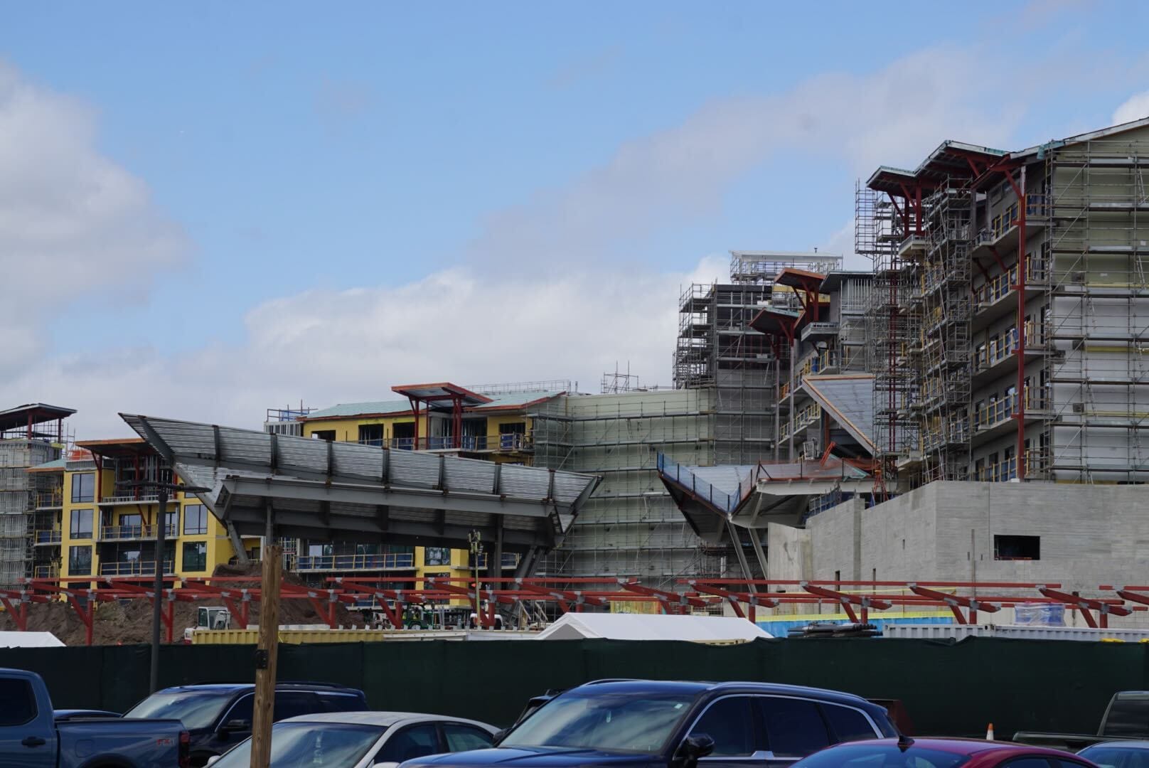 Porte cochere construction at Disney Lakeshore Lodge