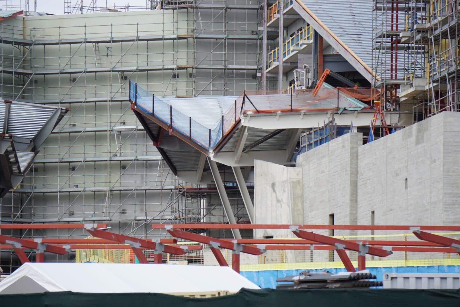 Porte cochere construction at Disney Lakeshore Lodge