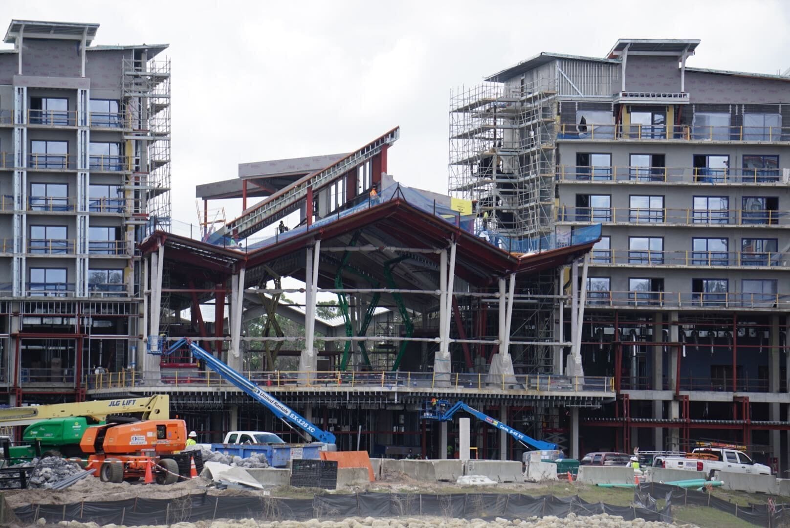 Porte cochere construction at Disney Lakeshore Lodge