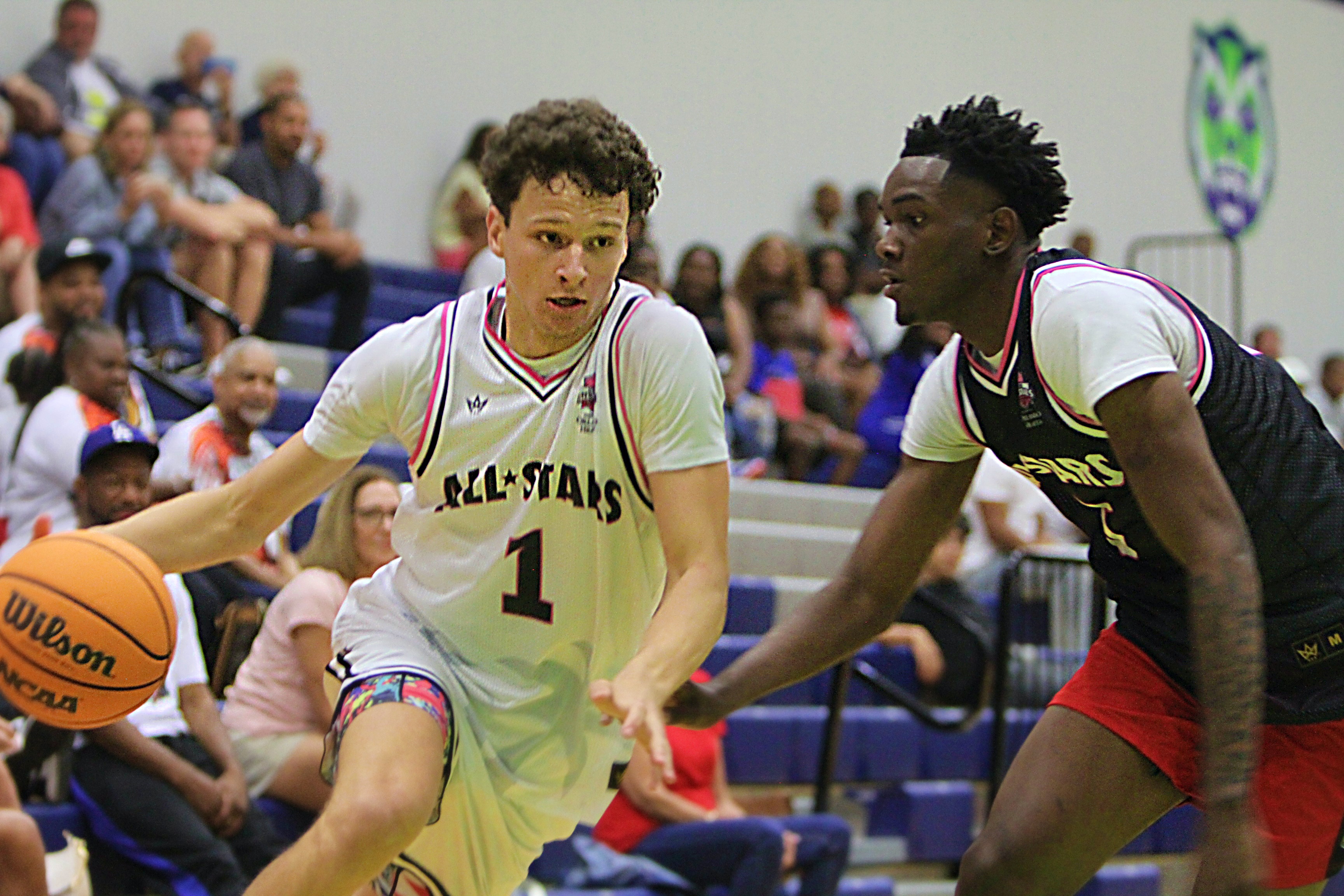 Will Ryan of Winter Park drives past Edgewater's Jacari Lofton...