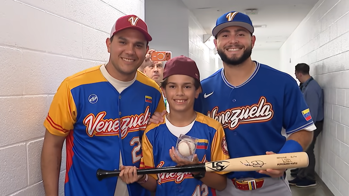 Young Venezuelan fan meets Wilyer Abreu after catching home run ball in Miami – NBC 6 South Florida